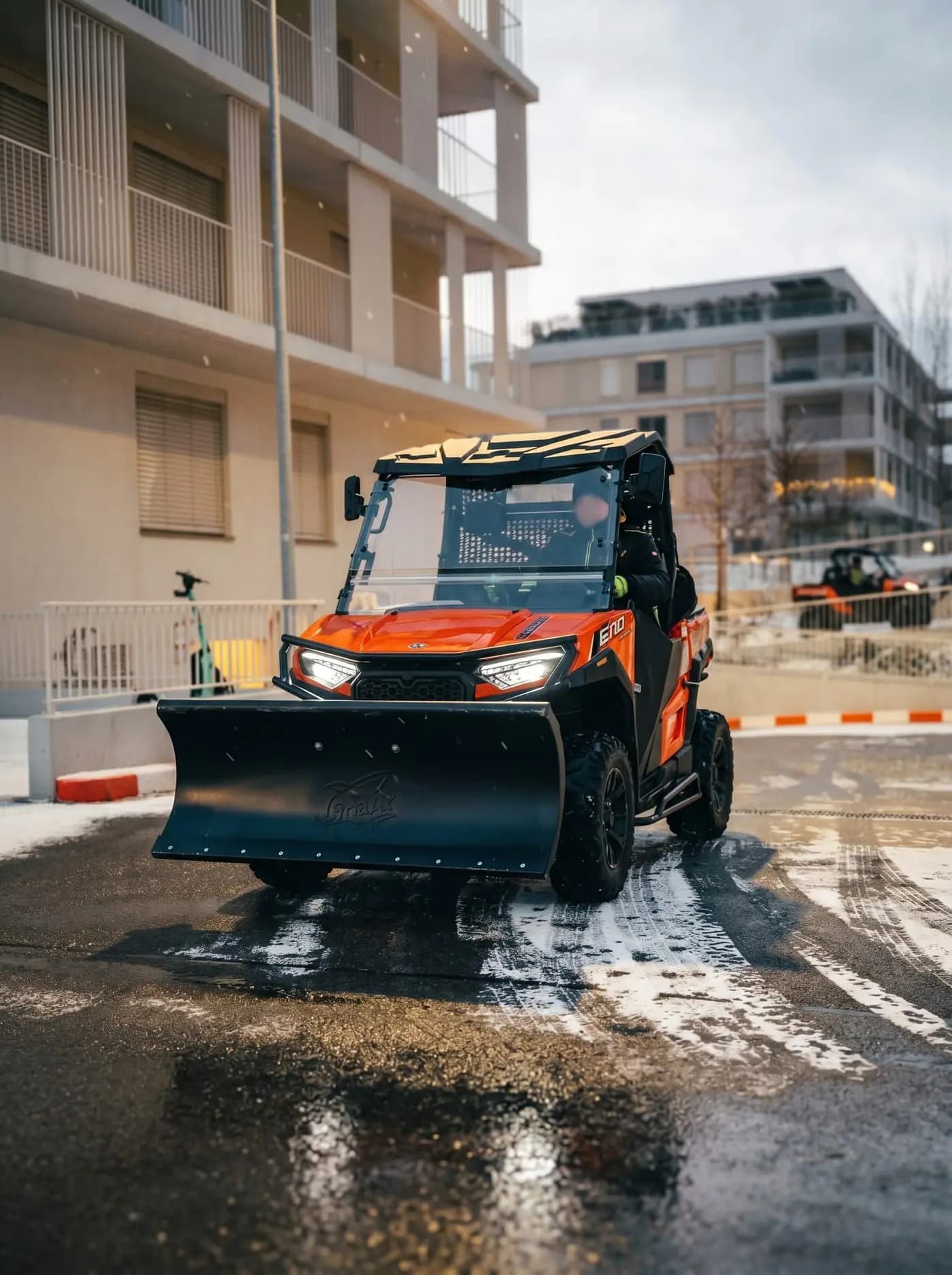 Sypač soli a posypového materiálu pri údržbe ulíc v zime